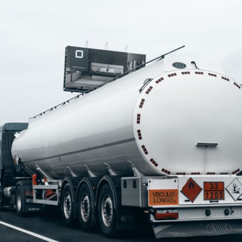 Bezpieczny transport drogowy – Wszystko, co musisz wiedzieć o ADR